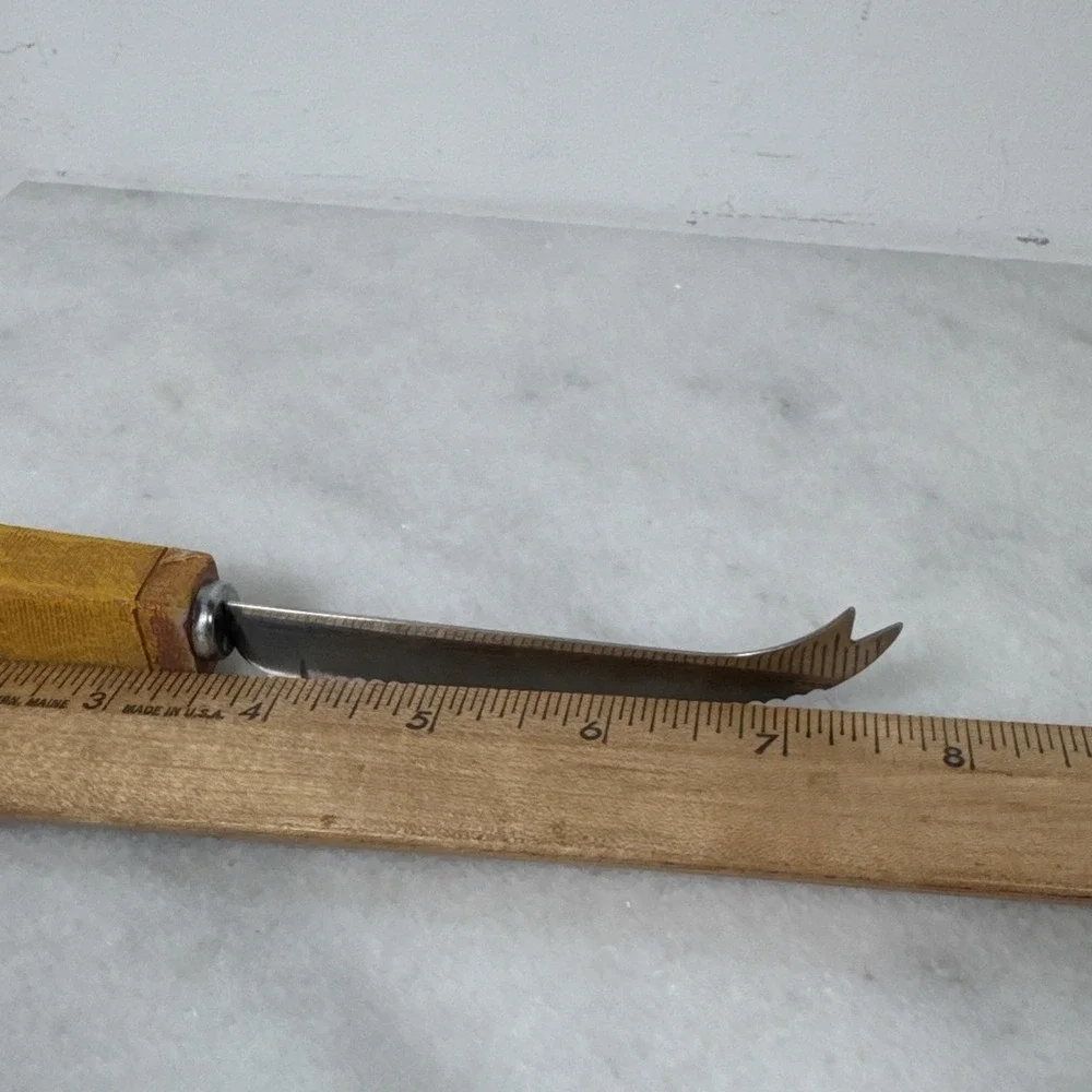 Joie de Vivre Serrated Cheese Knife with Leaf Design Handle 4